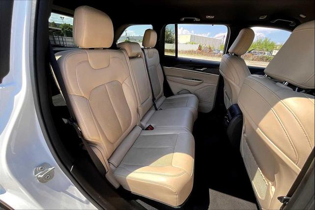 Photo of 2023 Bright White Clearcoat Jeep Grand Cherokee