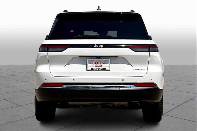 Photo of 2023 Bright White Clearcoat Jeep Grand Cherokee