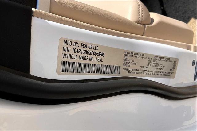 Photo of 2023 Bright White Clearcoat Jeep Grand Cherokee