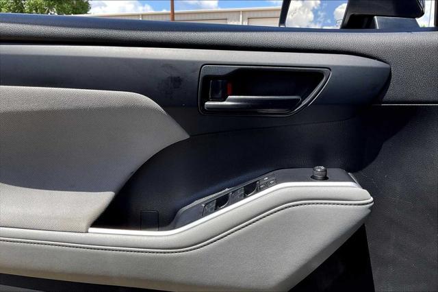 Photo of 2023 Midnight Black Metallic Toyota Highlander