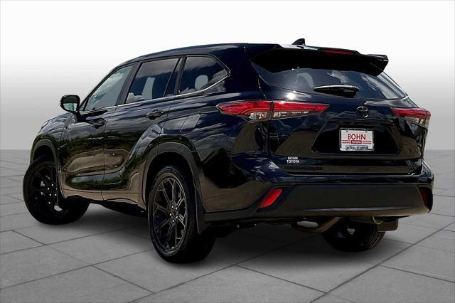Photo of 2023 Midnight Black Metallic Toyota Highlander