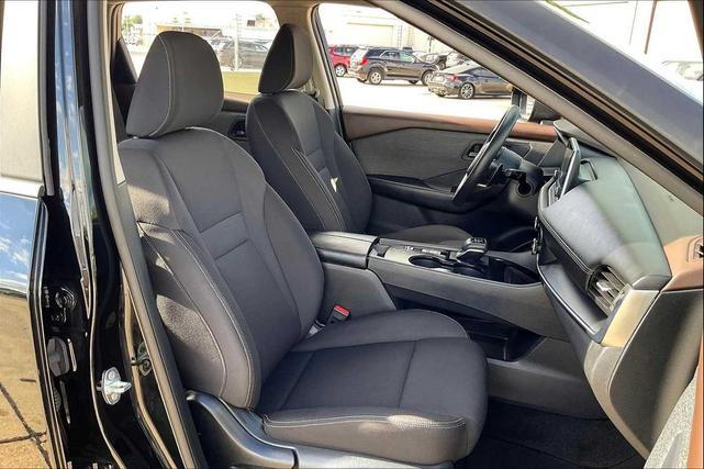 Photo of 2023 Super Black Nissan Rogue