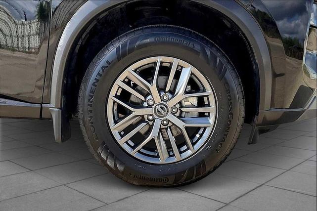 Photo of 2023 Super Black Nissan Rogue