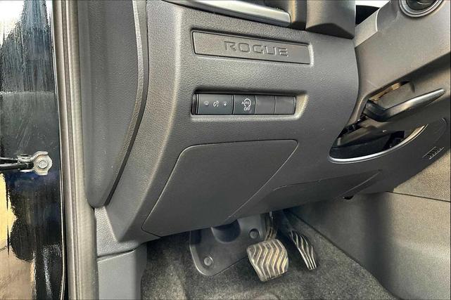 Photo of 2023 Super Black Nissan Rogue