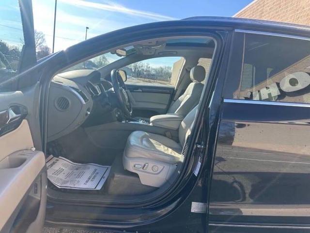 Photo of 2013 Lava Gray Pearl Effect Audi Q7
