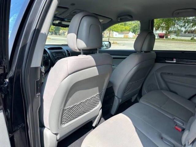 Photo of 2015 Ebony Black Kia Sorento