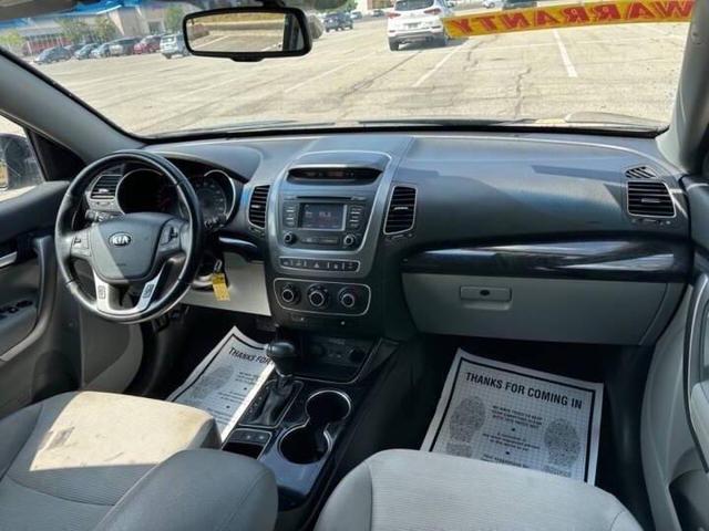 Photo of 2015 Ebony Black Kia Sorento