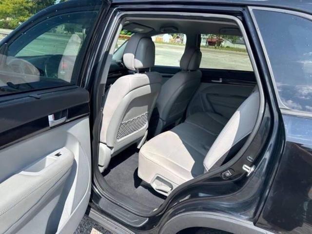 Photo of 2015 Ebony Black Kia Sorento