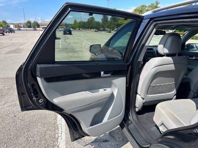Photo of 2015 Ebony Black Kia Sorento