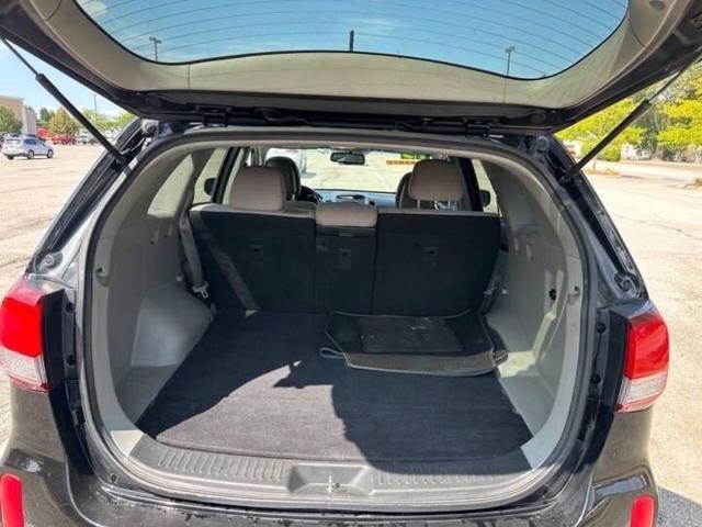 Photo of 2015 Ebony Black Kia Sorento