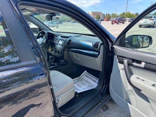 Photo of 2015 Ebony Black Kia Sorento