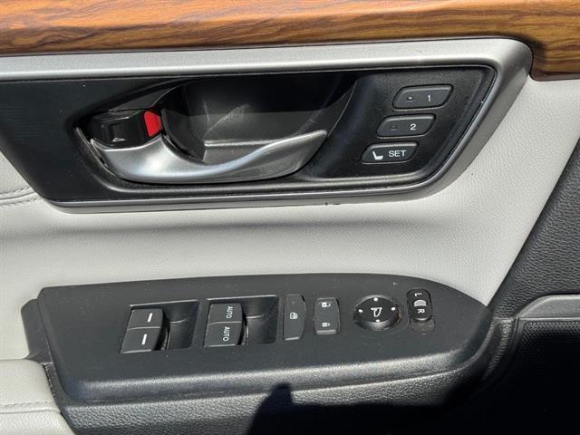 Photo of 2019 Obsidian Blue Pearl Honda CR-V