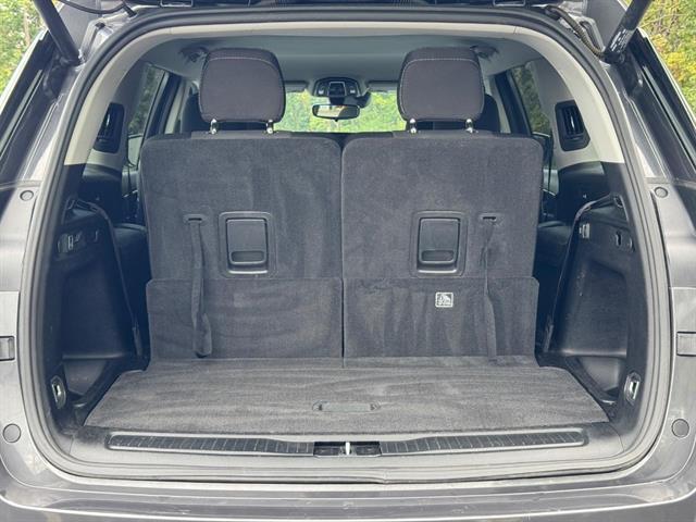 Photo of 2021 Metallic Jeep Grand Cherokee L