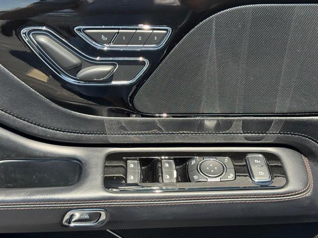 Photo of 2022 Silver Radiance Lincoln Aviator