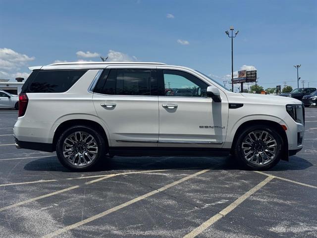 Photo of 2023 White Frost Tri-Coat GMC Yukon