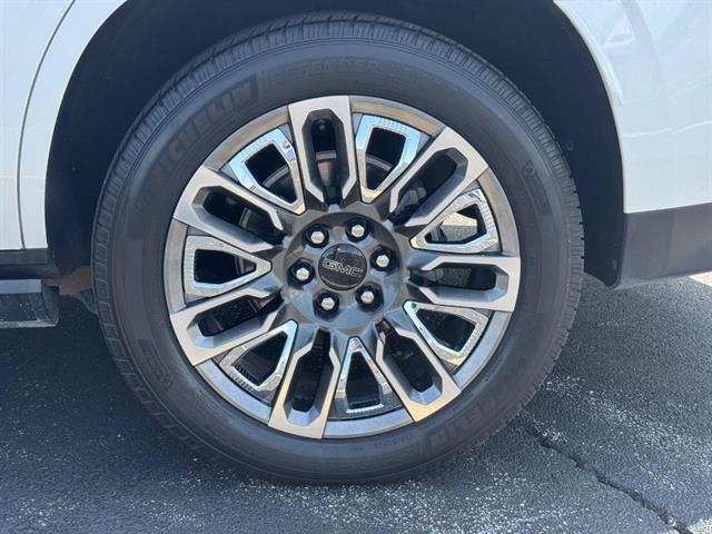 Photo of 2023 White Frost Tri-Coat GMC Yukon