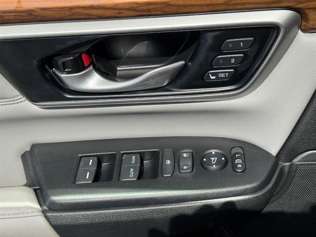 Photo of 2022 Lunar Silver Metallic Honda CR-V Hybrid