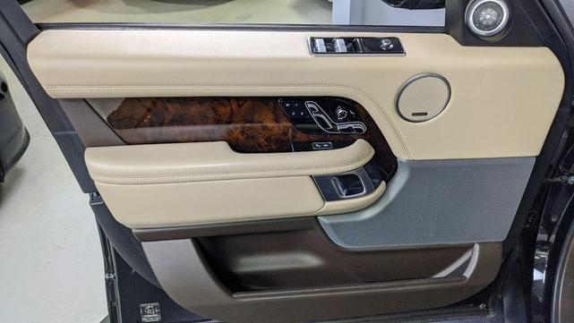 Photo of 2018 Narvik Black Land Rover Range Rover