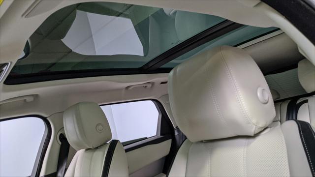 Photo of 2021 Fuji White Land Rover Range Rover Velar