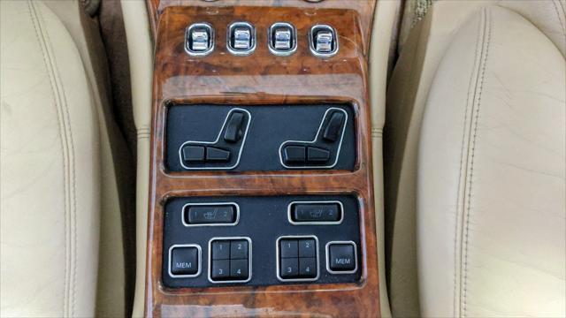 Photo of 2000 White Rolls-Royce Silver Seraph