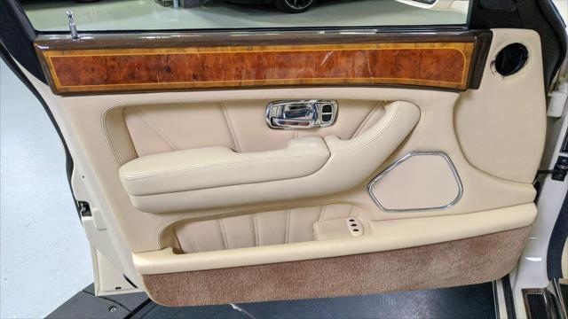 Photo of 2000 White Rolls-Royce Silver Seraph