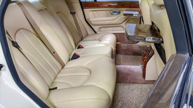Photo of 2000 White Rolls-Royce Silver Seraph