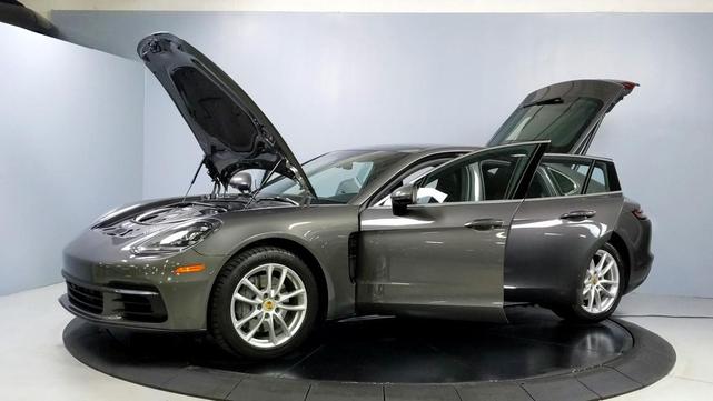 Photo of 2017 Agate Grey Metallic Porsche Panamera