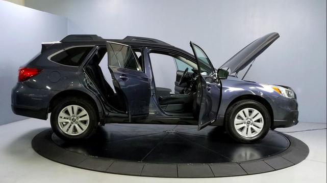 Photo of 2015 Gray Subaru Outback