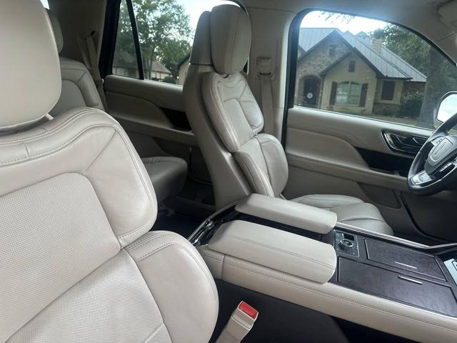 Photo of 2020 White Lincoln Navigator