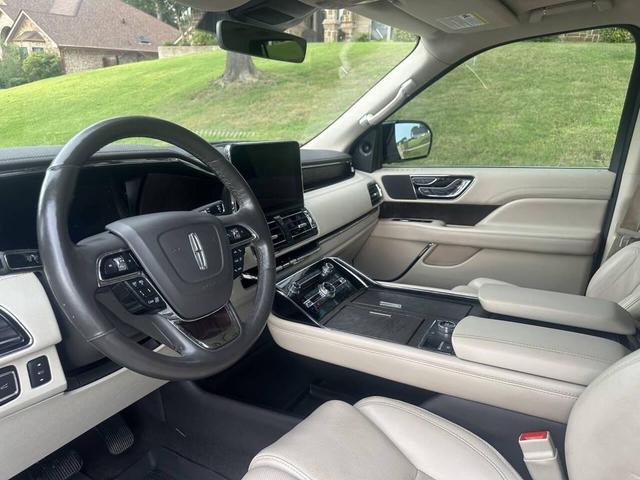 Photo of 2020 White Lincoln Navigator