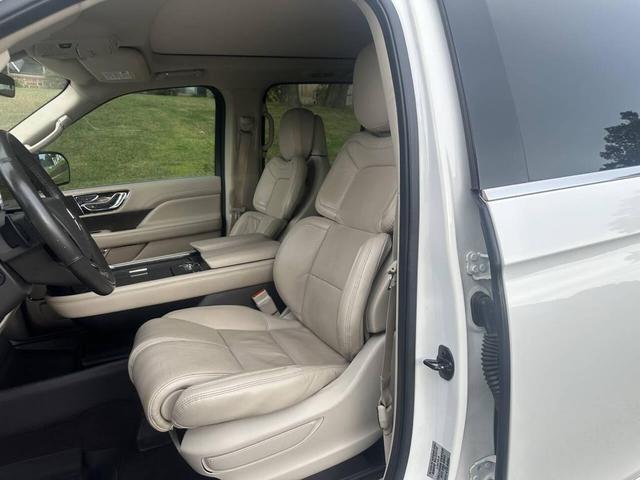 Photo of 2020 White Lincoln Navigator
