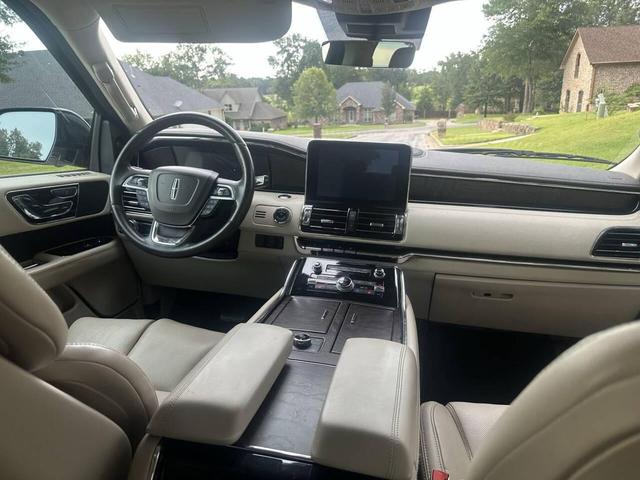 Photo of 2020 White Lincoln Navigator