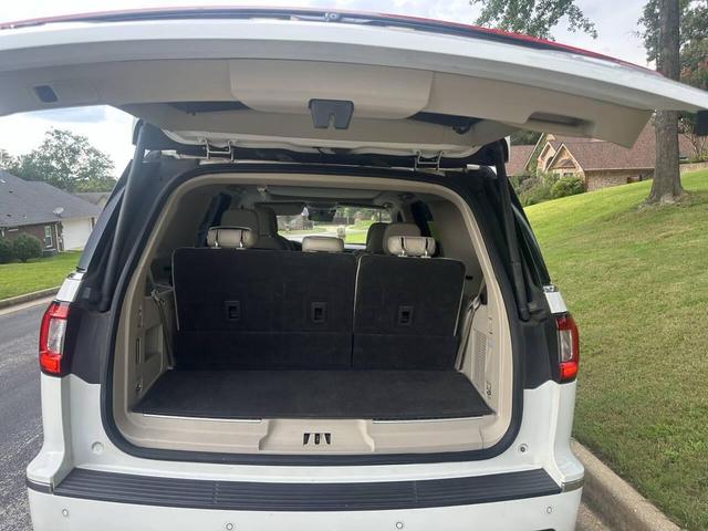 Photo of 2020 White Lincoln Navigator
