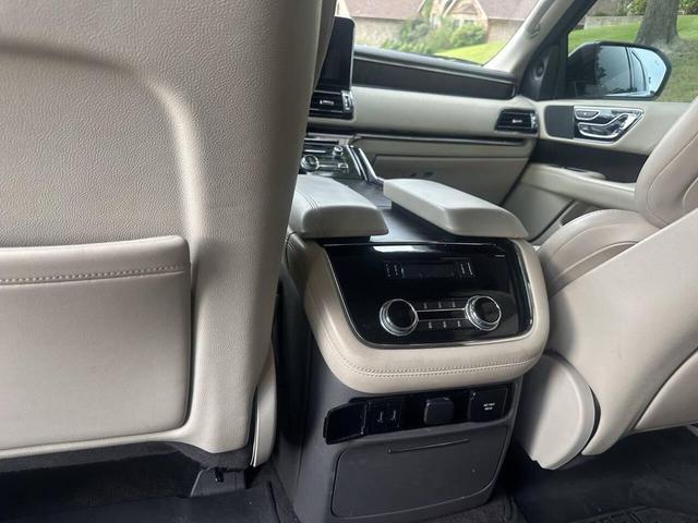 Photo of 2020 White Lincoln Navigator