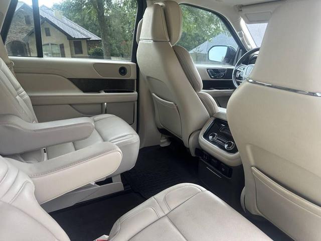 Photo of 2020 White Lincoln Navigator