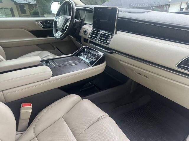 Photo of 2020 White Lincoln Navigator