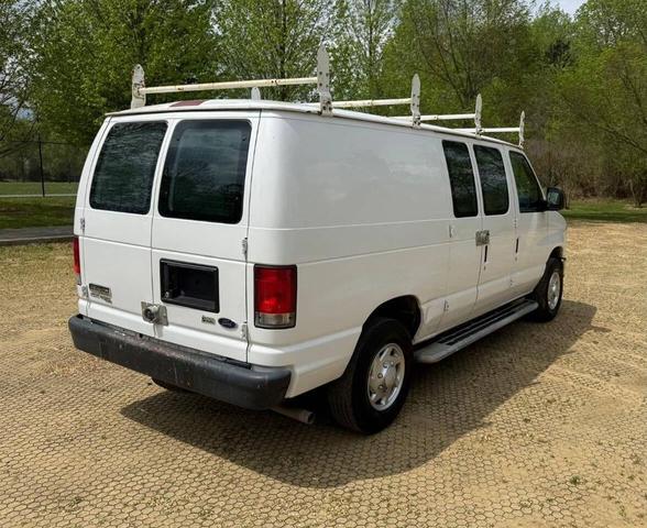 Photo of 2014 Oxford White Ford E250