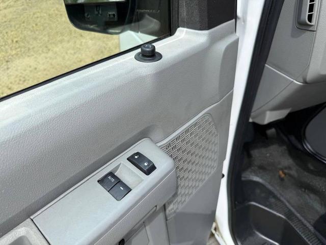 Photo of 2014 Oxford White Ford E250