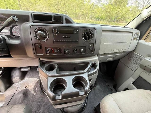 Photo of 2014 Oxford White Ford E250