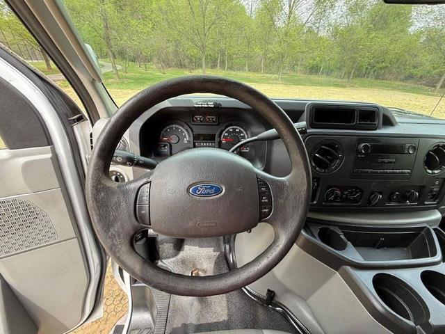 Photo of 2014 Oxford White Ford E250