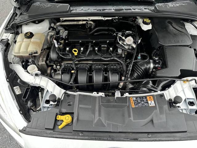 Photo of 2018 Oxford White Ford Focus