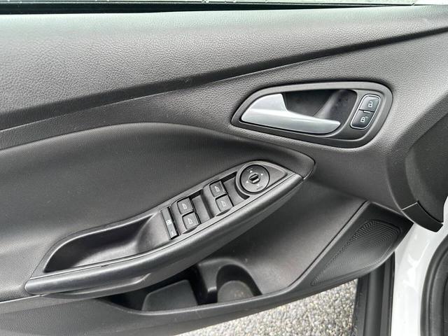 Photo of 2018 Oxford White Ford Focus