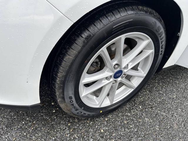 Photo of 2018 Oxford White Ford Focus