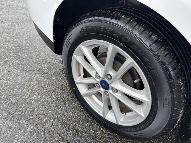 Photo of 2018 Oxford White Ford Focus