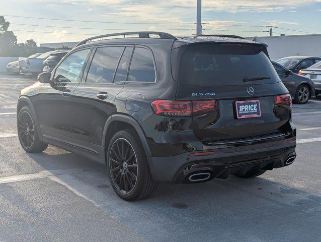 Photo of 2023 Night Black Mercedes-Benz GLB 250