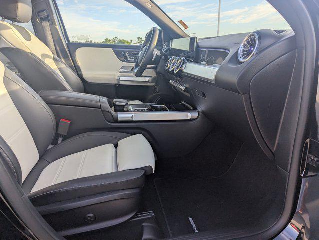 Photo of 2023 Night Black Mercedes-Benz GLB 250
