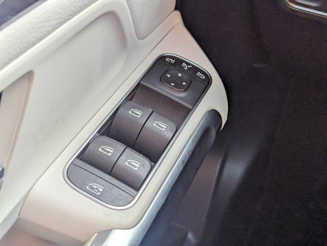 Photo of 2023 Night Black Mercedes-Benz GLB 250