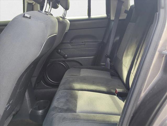 Photo of 2016 Granite Crystal Metallic Clearcoat Jeep Patriot
