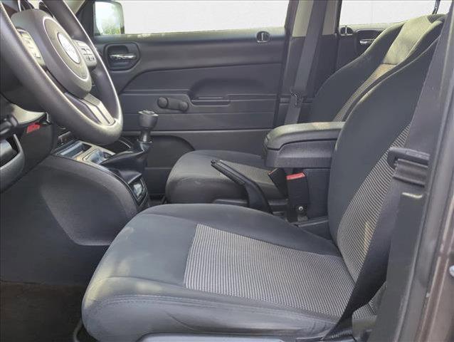 Photo of 2016 Granite Crystal Metallic Clearcoat Jeep Patriot