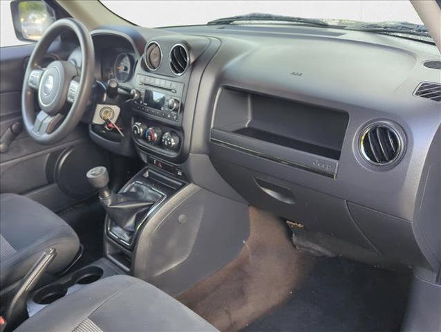 Photo of 2016 Granite Crystal Metallic Clearcoat Jeep Patriot